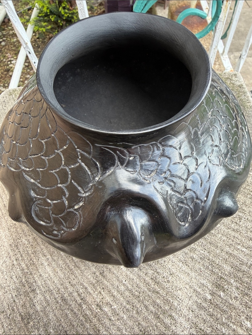 Navajo pottery by Lidia Renteria de Cota